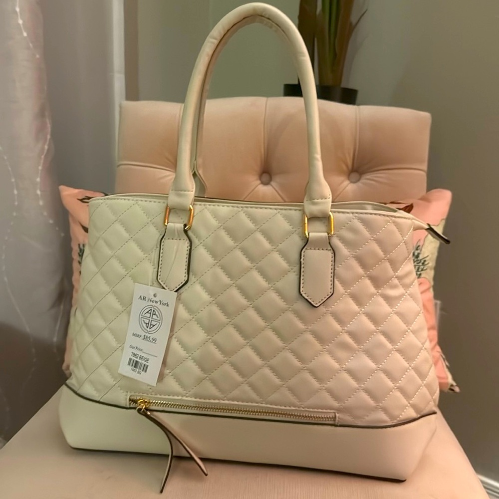 NWT vegan leather purse / bag in cream & gold